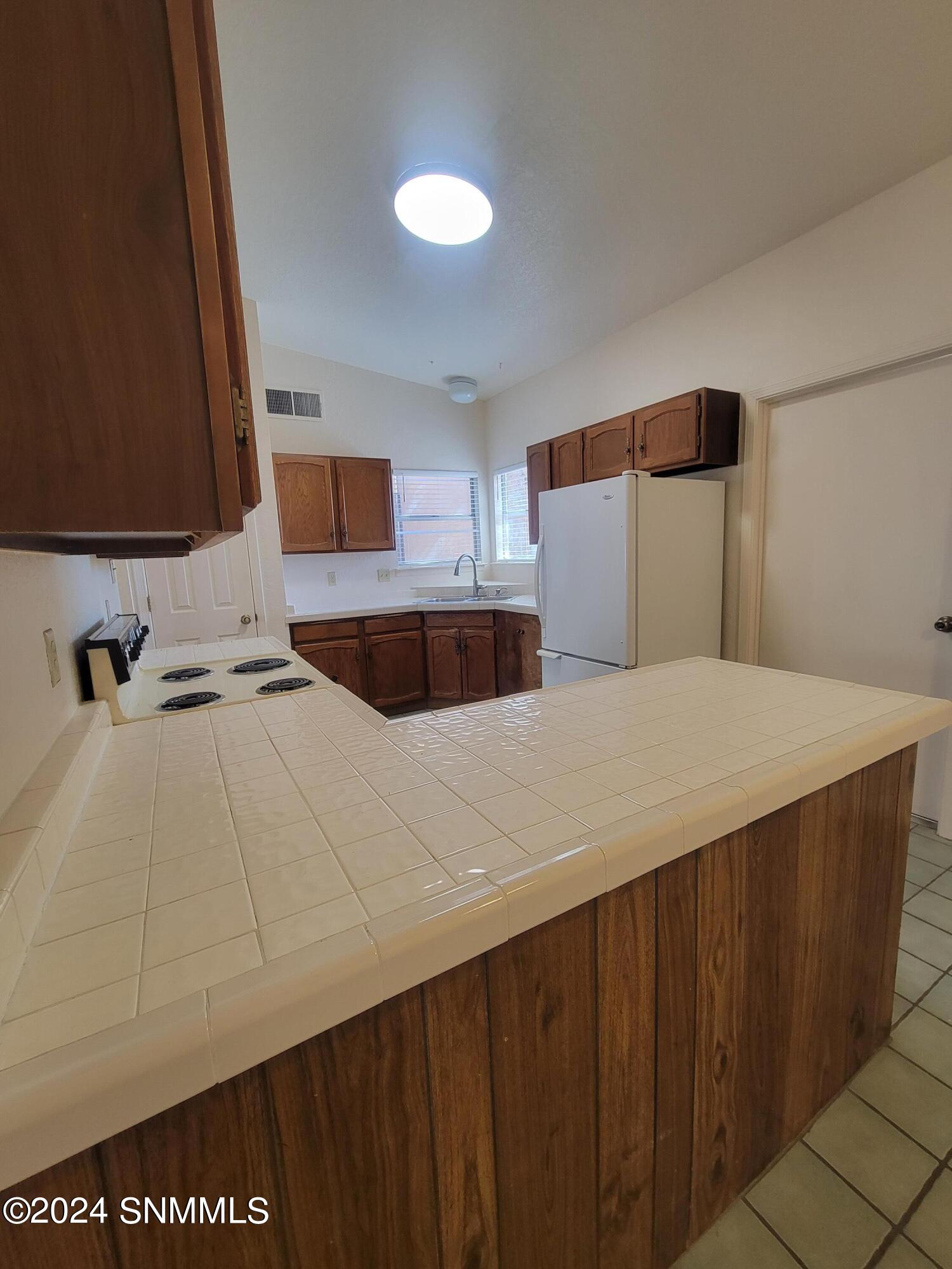 Las Cruces, New Mexico 88011, United States, 2 Bedrooms Bedrooms, ,2 BathroomsBathrooms,Residential,Pending,62132