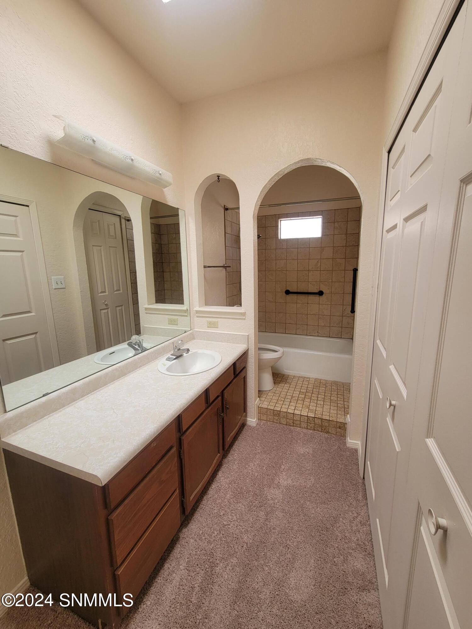 Las Cruces, New Mexico 88011, United States, 2 Bedrooms Bedrooms, ,2 BathroomsBathrooms,Residential,Pending,62132