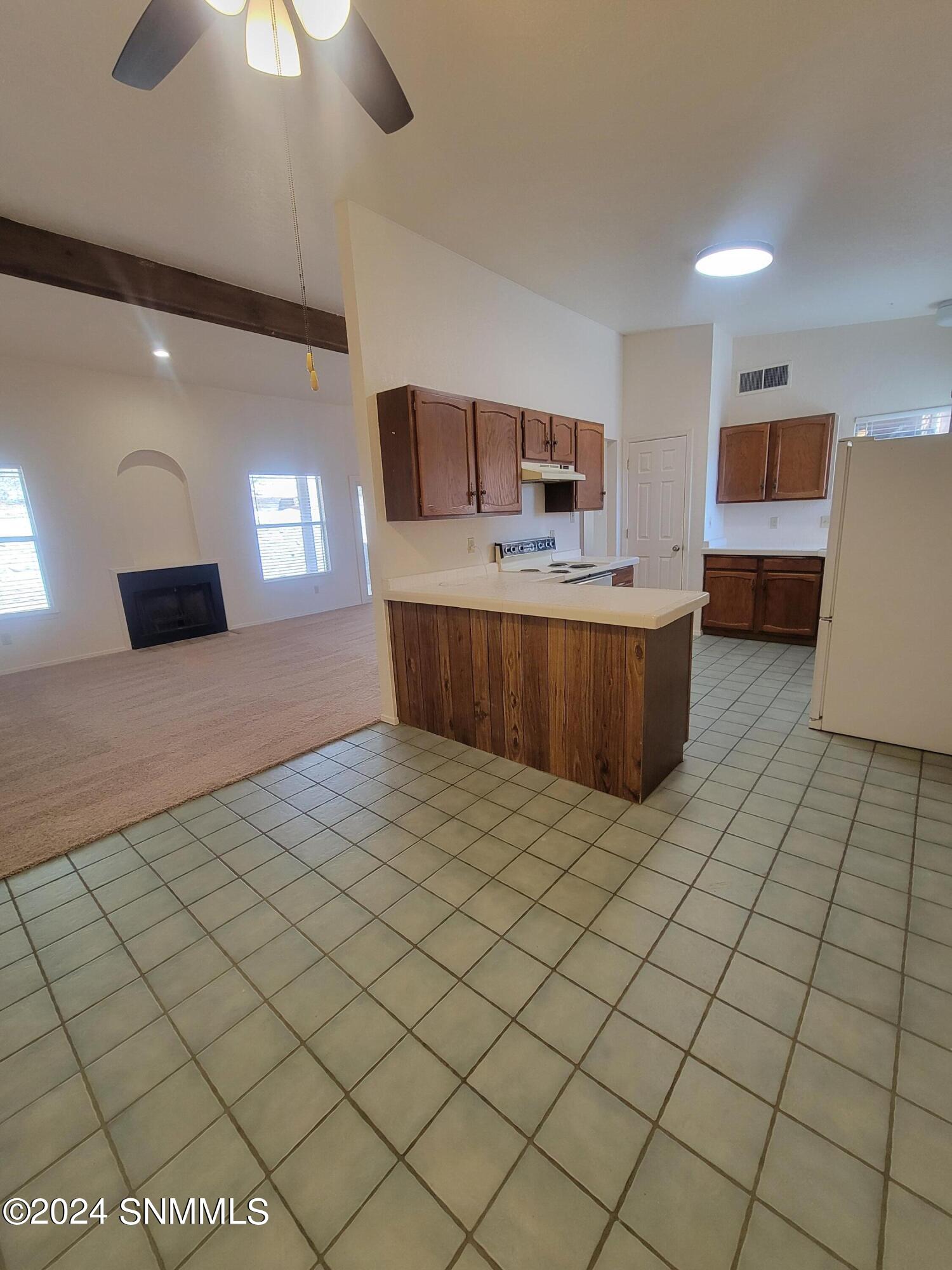 Las Cruces, New Mexico 88011, United States, 2 Bedrooms Bedrooms, ,2 BathroomsBathrooms,Residential,Pending,62132