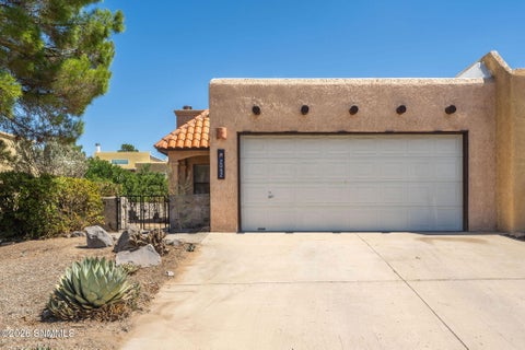 Homes For Sale - 2052 Pinecone Way<br/> Las Cruces, NM 88012