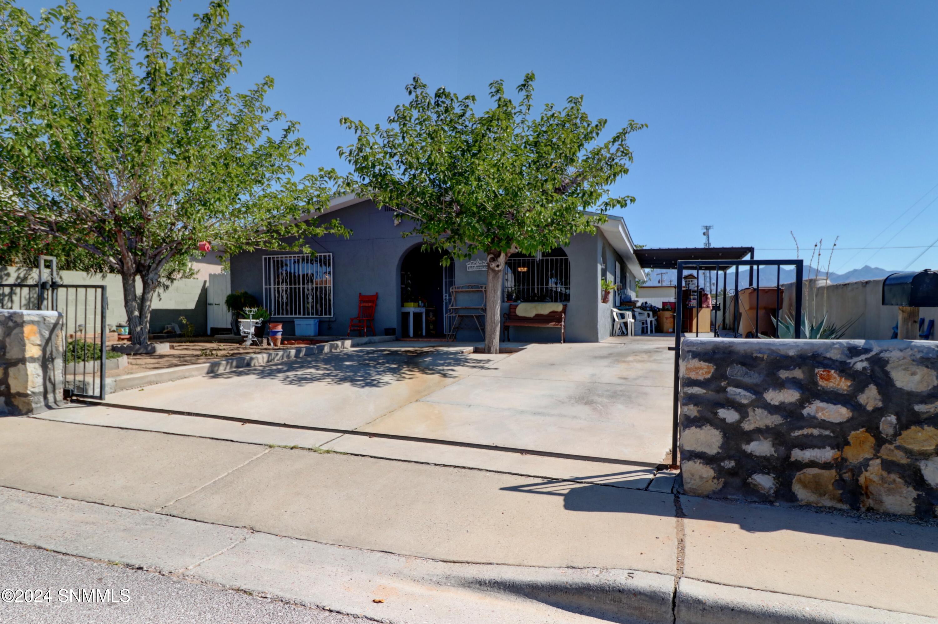 235 Cottonwood Street, Las Cruces, New Mexico image 1