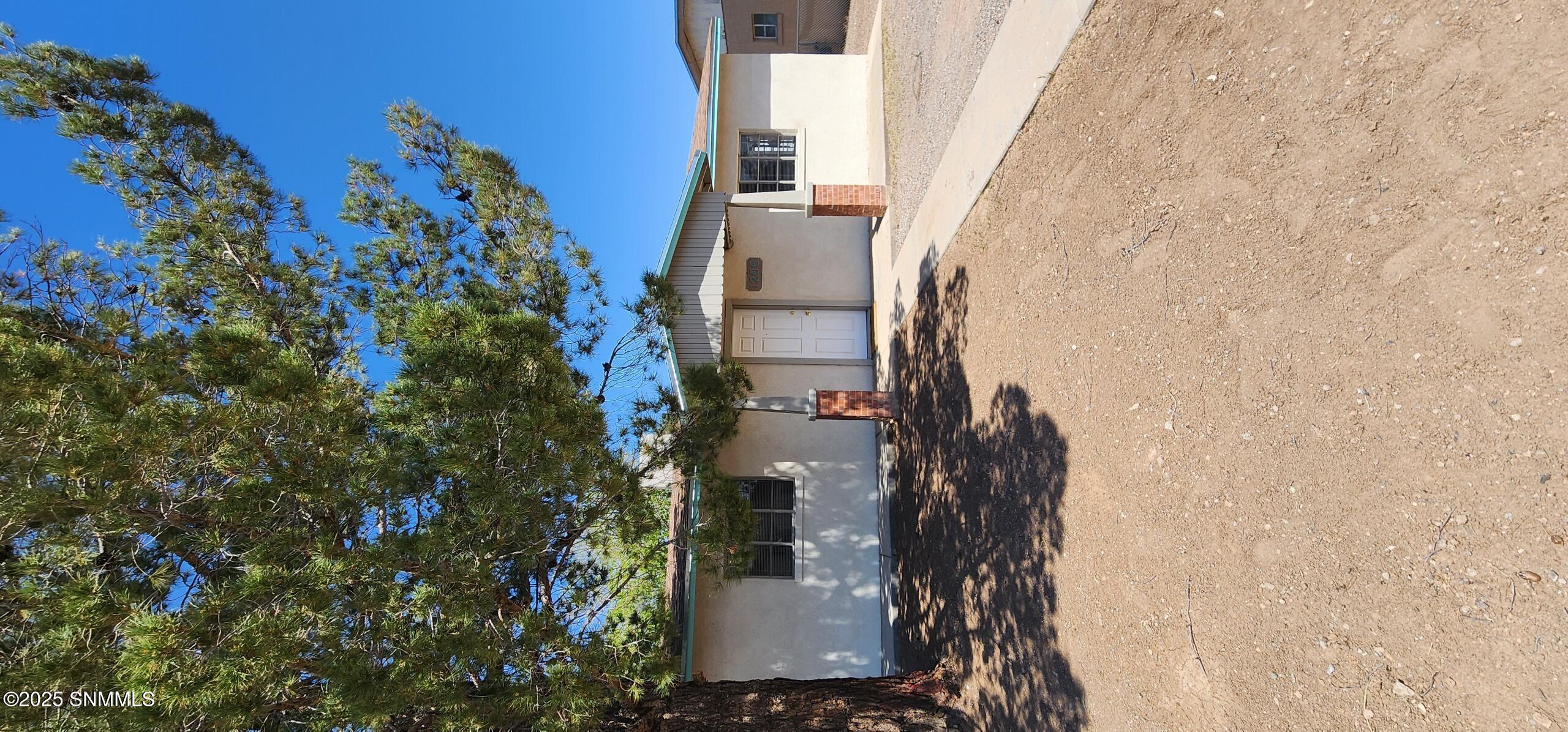 1206 W Hall Avenue, Las Cruces, New Mexico image 1