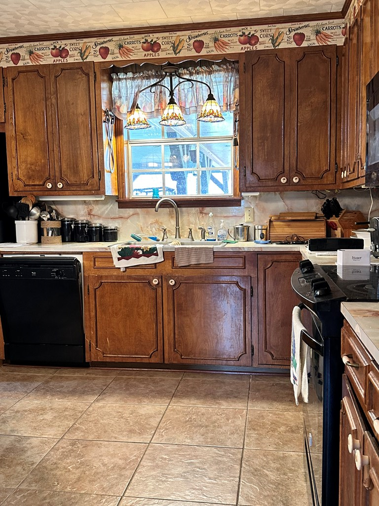 Magnolia, Mississippi 39652, United States, 3 Bedrooms Bedrooms, ,2 BathroomsBathrooms,Residential,Pending,77198