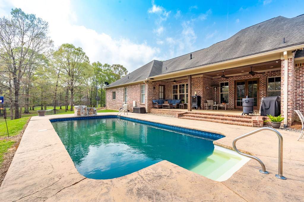 McComb, Mississippi 39648, United States, 4 Bedrooms Bedrooms, ,4 BathroomsBathrooms,Residential,Contingent,47636