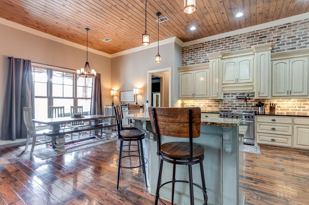 McComb, Mississippi 39648, United States, 4 Bedrooms Bedrooms, ,4 BathroomsBathrooms,Residential,Contingent,47636