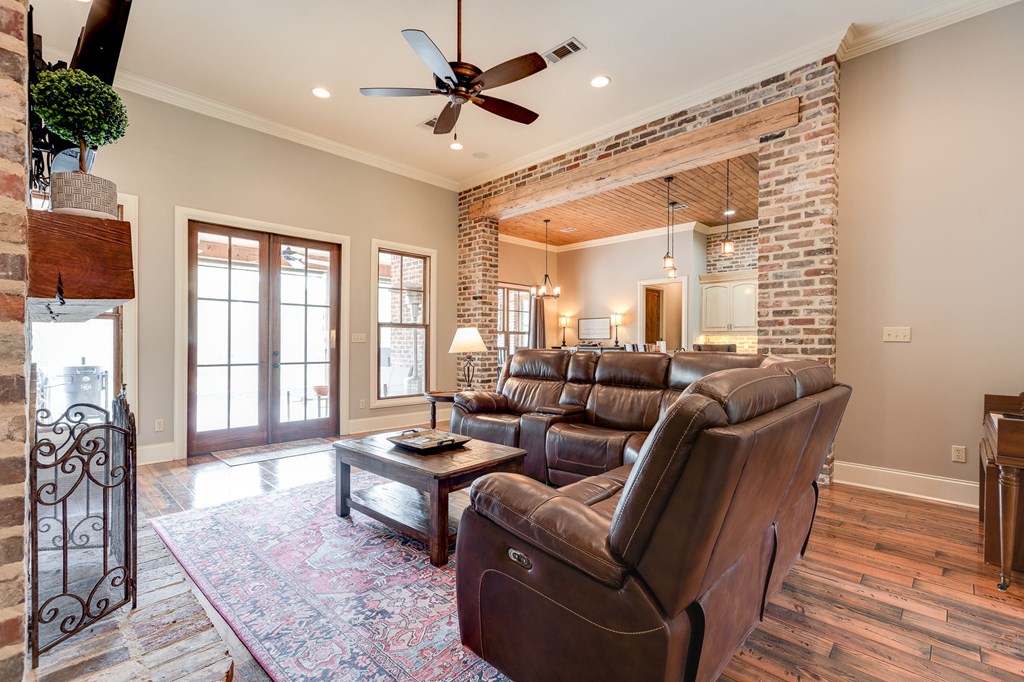 McComb, Mississippi 39648, United States, 4 Bedrooms Bedrooms, ,4 BathroomsBathrooms,Residential,Contingent,47636