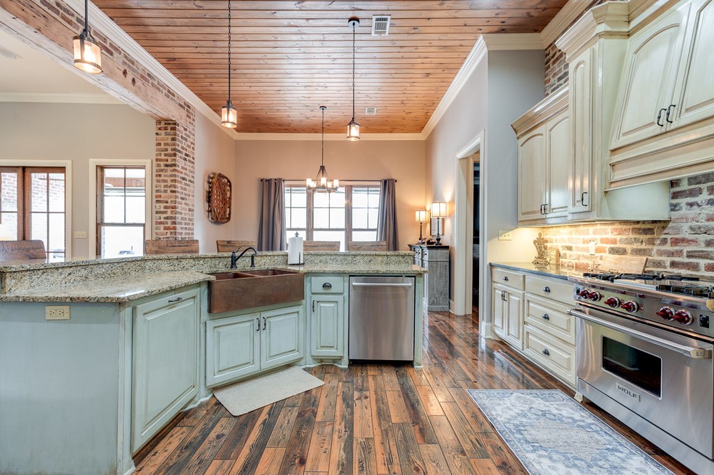 McComb, Mississippi 39648, United States, 4 Bedrooms Bedrooms, ,4 BathroomsBathrooms,Residential,Contingent,47636