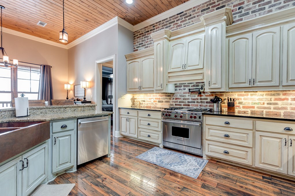 McComb, Mississippi 39648, United States, 4 Bedrooms Bedrooms, ,4 BathroomsBathrooms,Residential,Contingent,47636