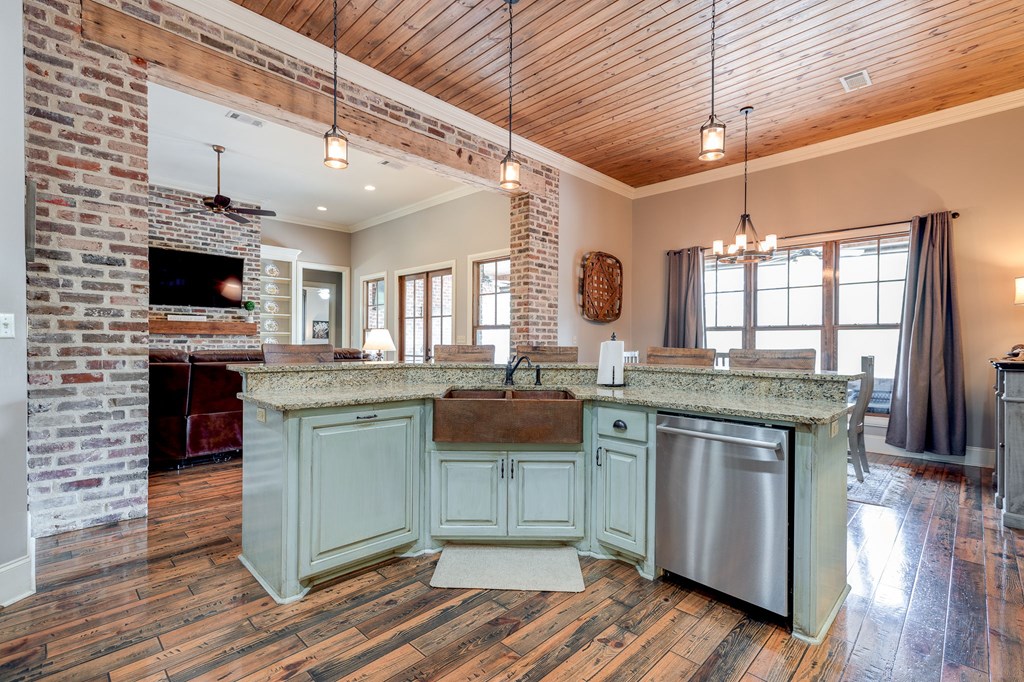 McComb, Mississippi 39648, United States, 4 Bedrooms Bedrooms, ,4 BathroomsBathrooms,Residential,Contingent,47636