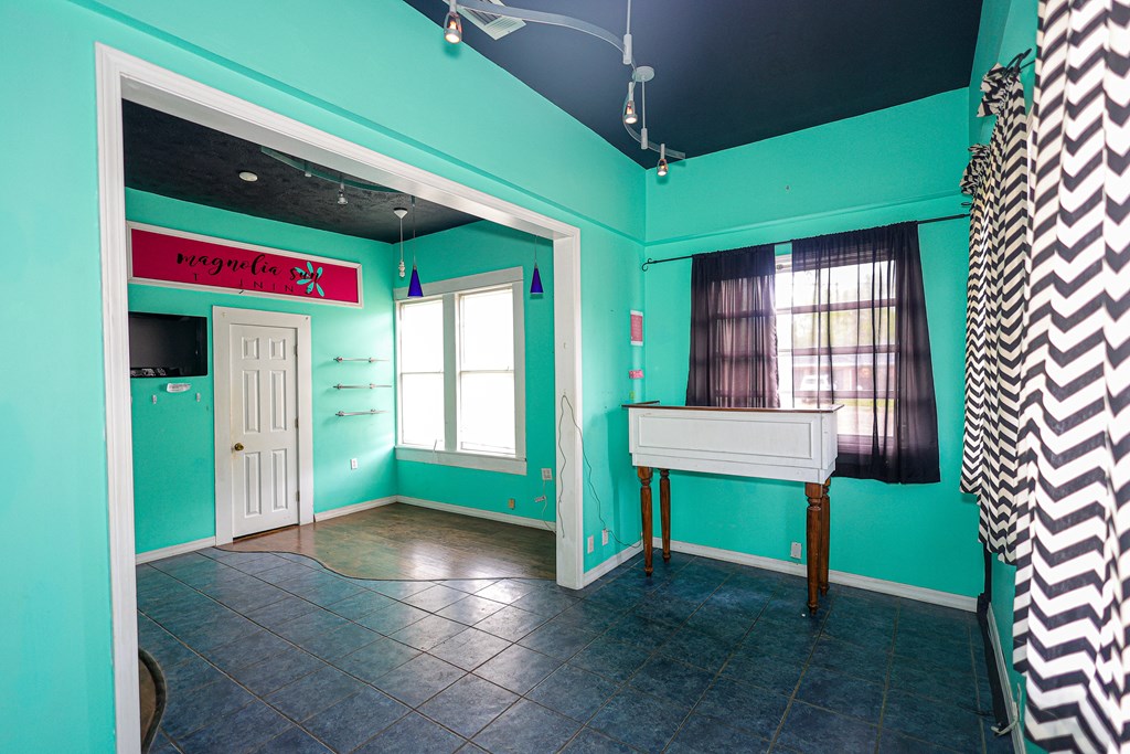 McComb, Mississippi 39648, United States, ,2 BathroomsBathrooms,Commercial,Contingent,61632