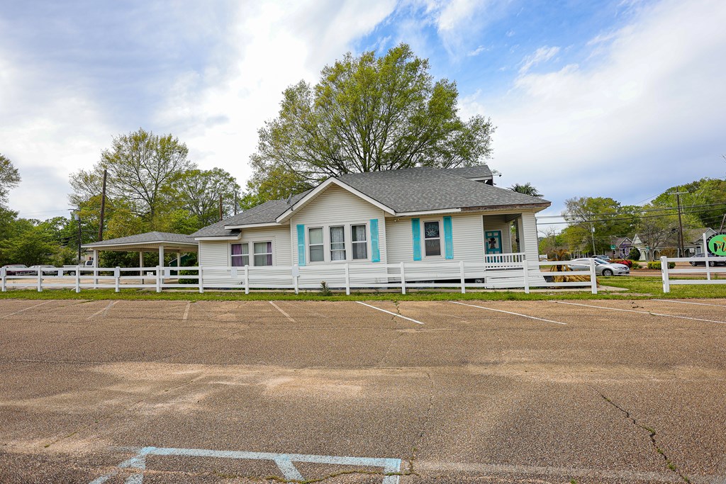 McComb, Mississippi 39648, United States, ,2 BathroomsBathrooms,Commercial,Contingent,61632