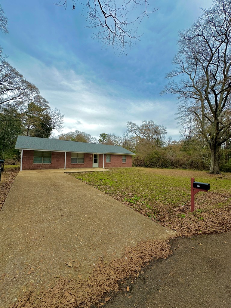 McComb, Mississippi 39648, United States, 4 Bedrooms Bedrooms, ,2 BathroomsBathrooms,Residential,Active,11289