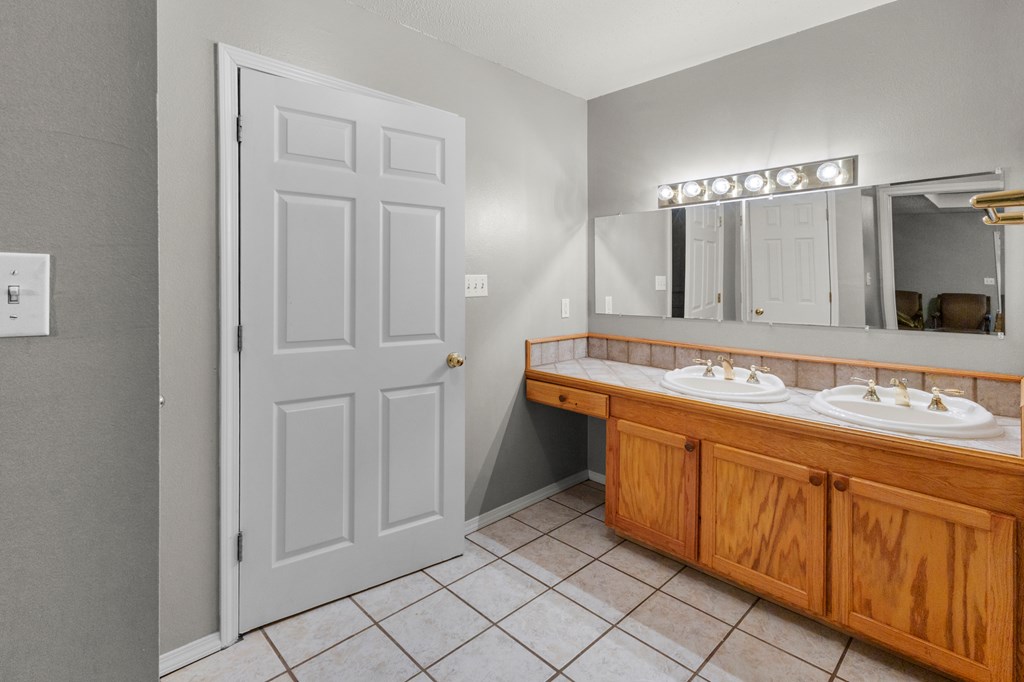 Magnolia, Mississippi 39652, United States, 5 Bedrooms Bedrooms, ,5 BathroomsBathrooms,Residential,Contingent,38711