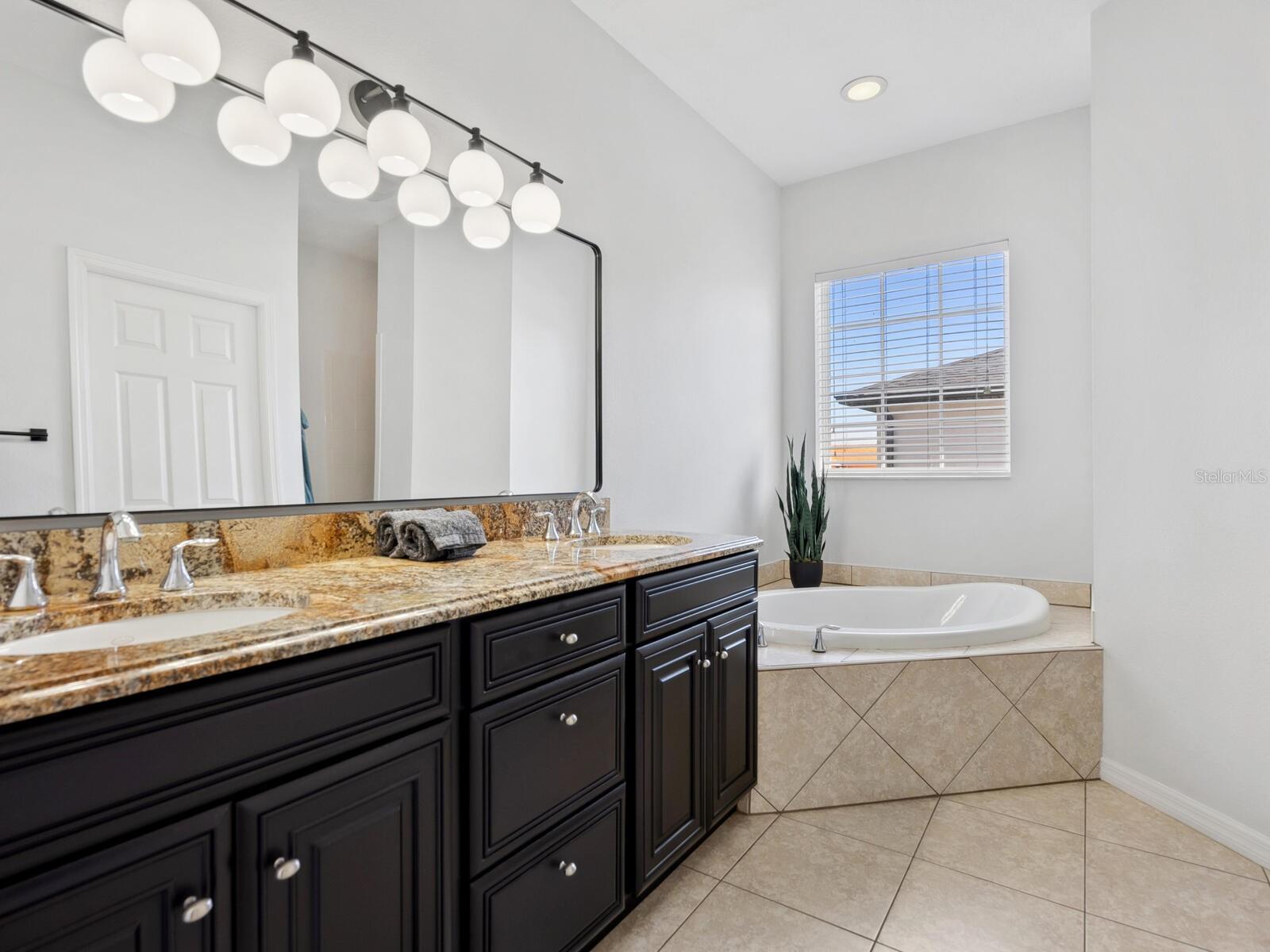 LA LINDA TERRACE - Residential