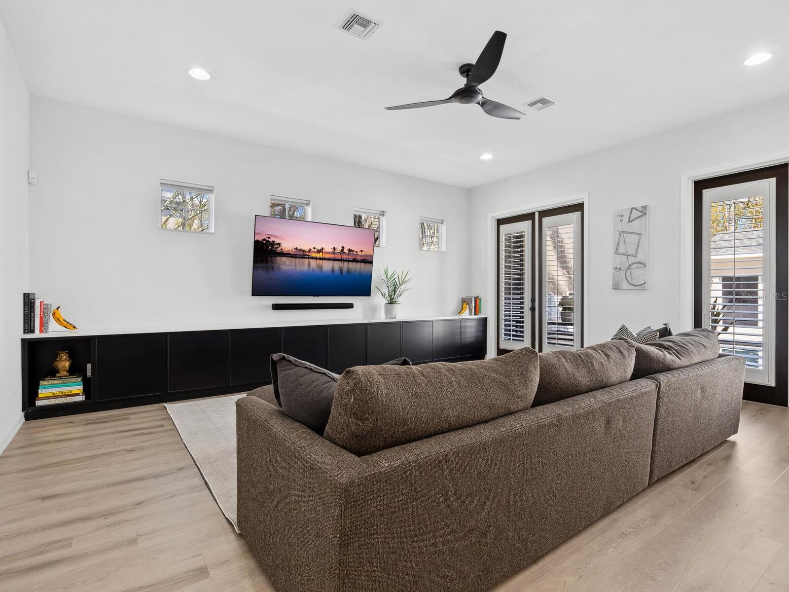 LA LINDA TERRACE - Residential