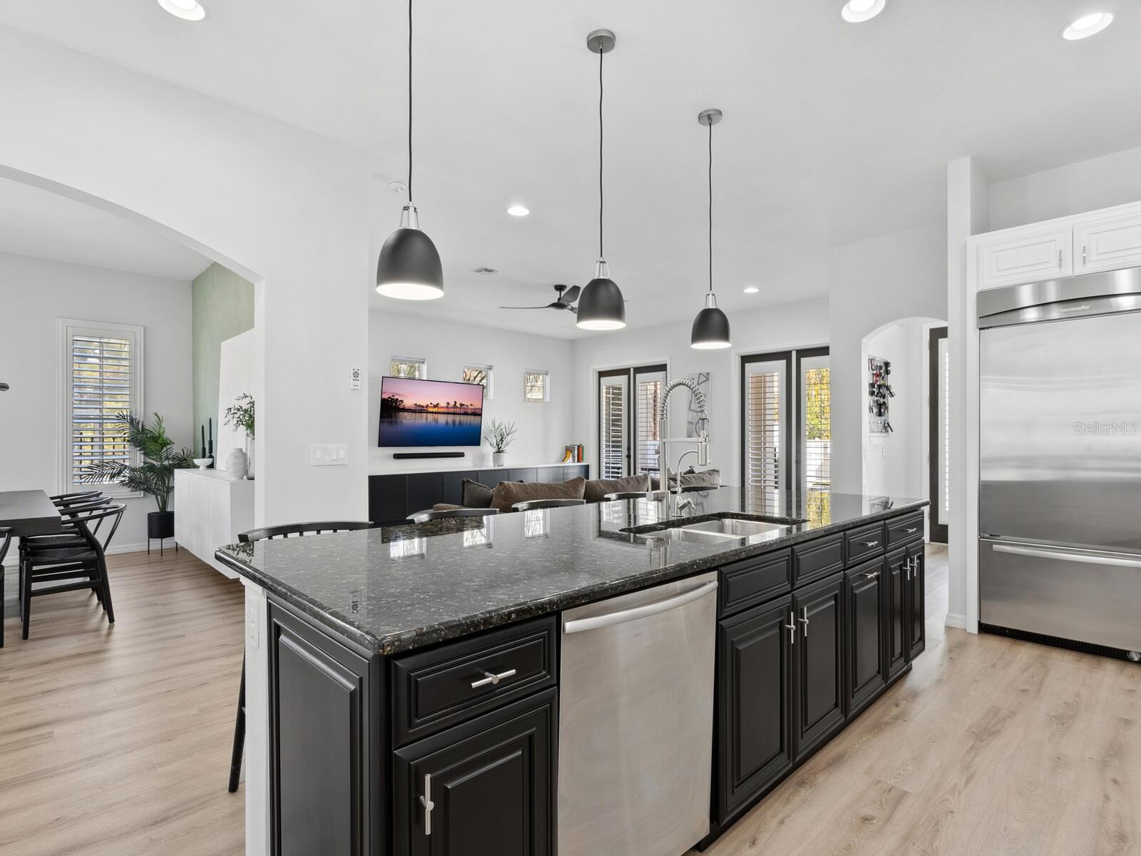 LA LINDA TERRACE - Residential