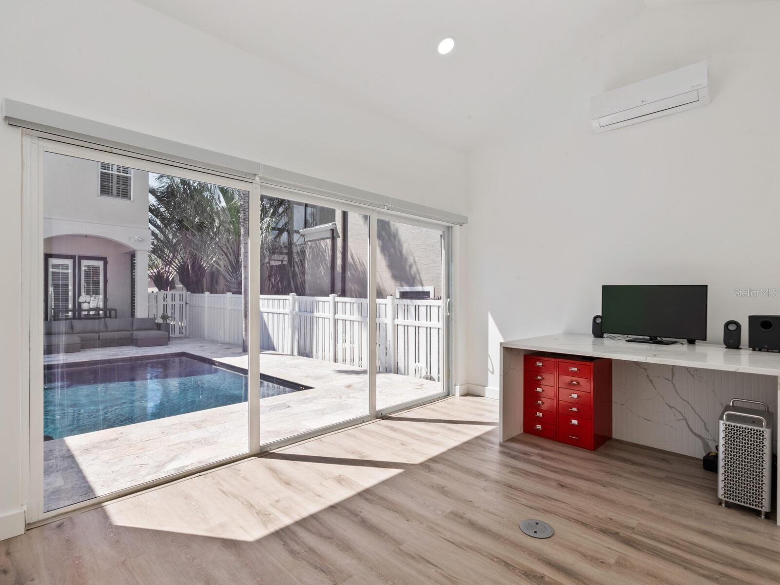 LA LINDA TERRACE - Residential