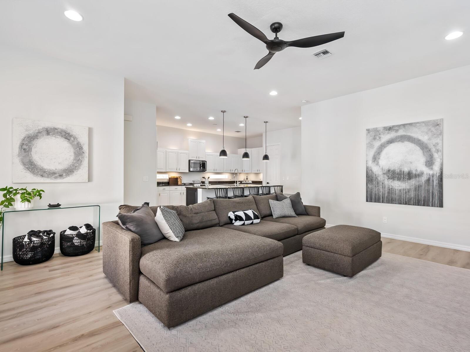 LA LINDA TERRACE - Residential