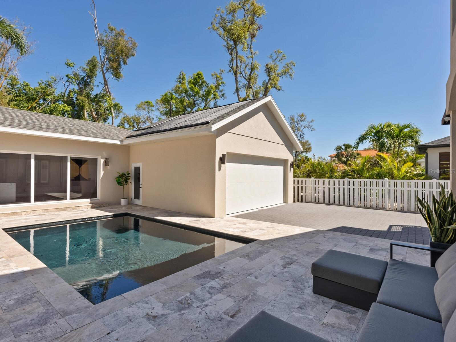 LA LINDA TERRACE - Residential