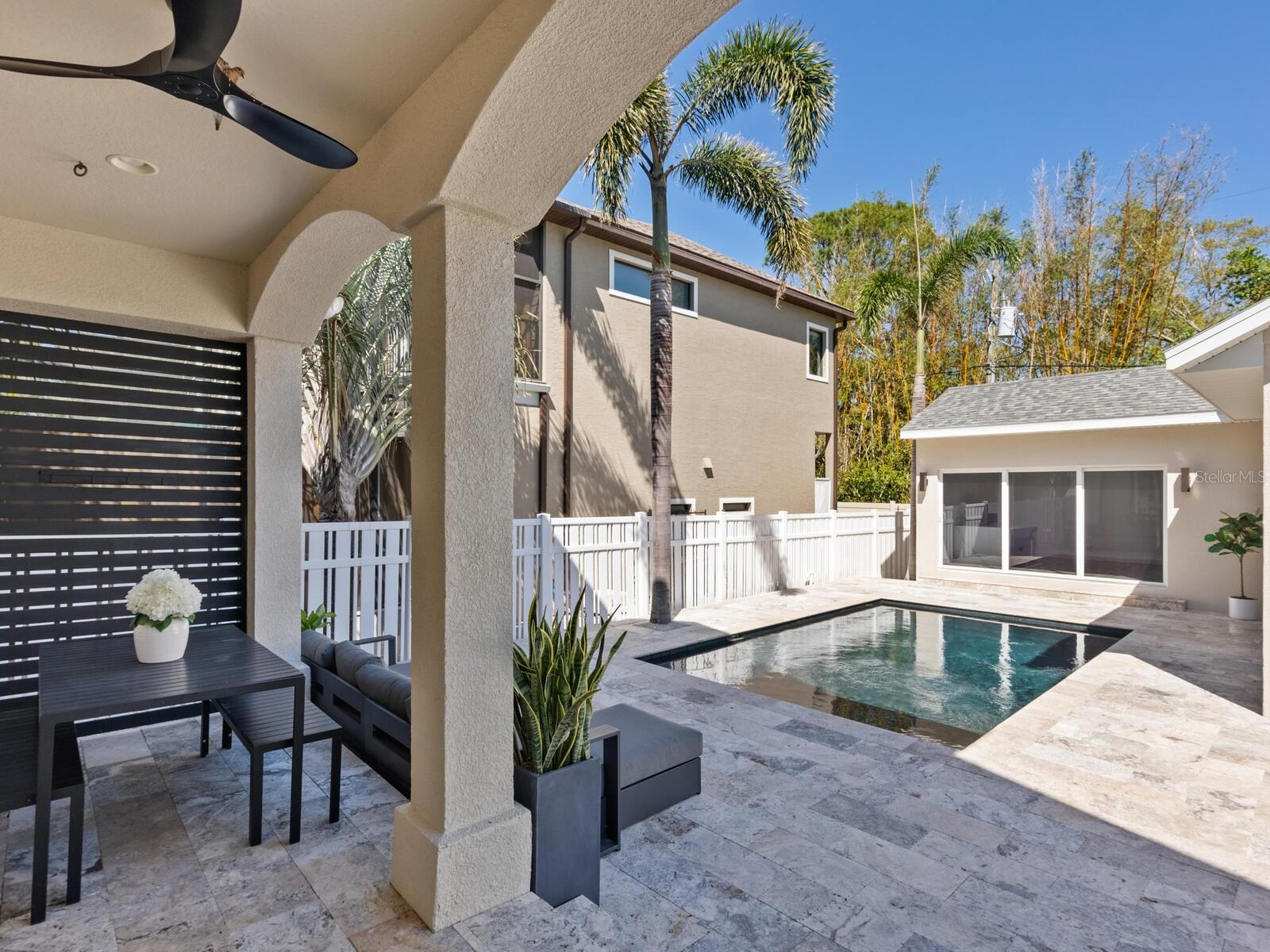 LA LINDA TERRACE - Residential