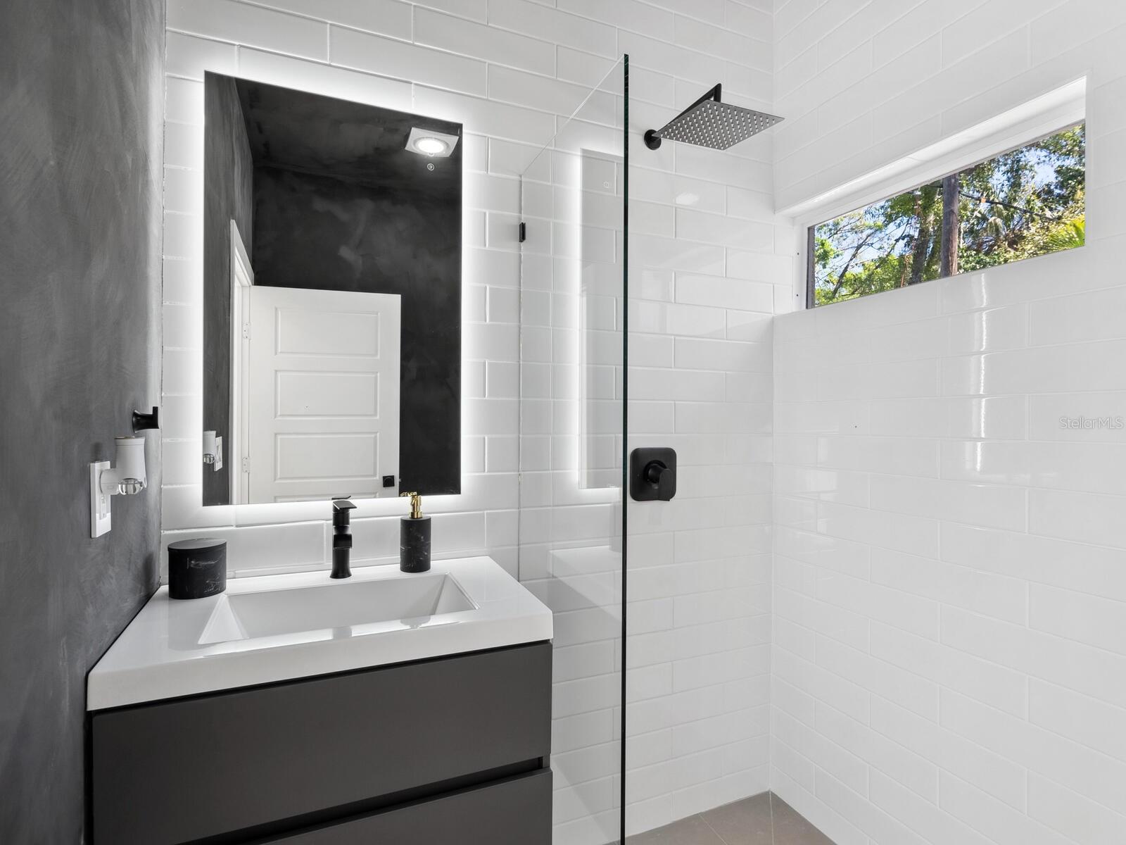 LA LINDA TERRACE - Residential