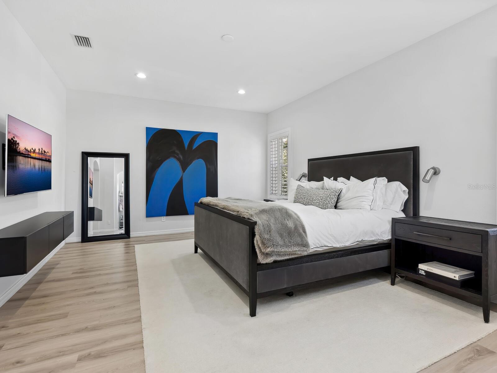 LA LINDA TERRACE - Residential