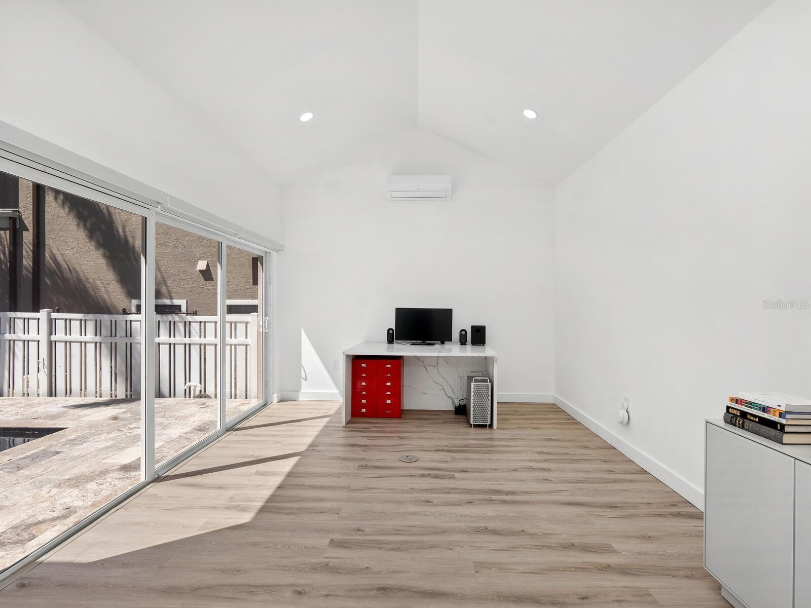 LA LINDA TERRACE - Residential