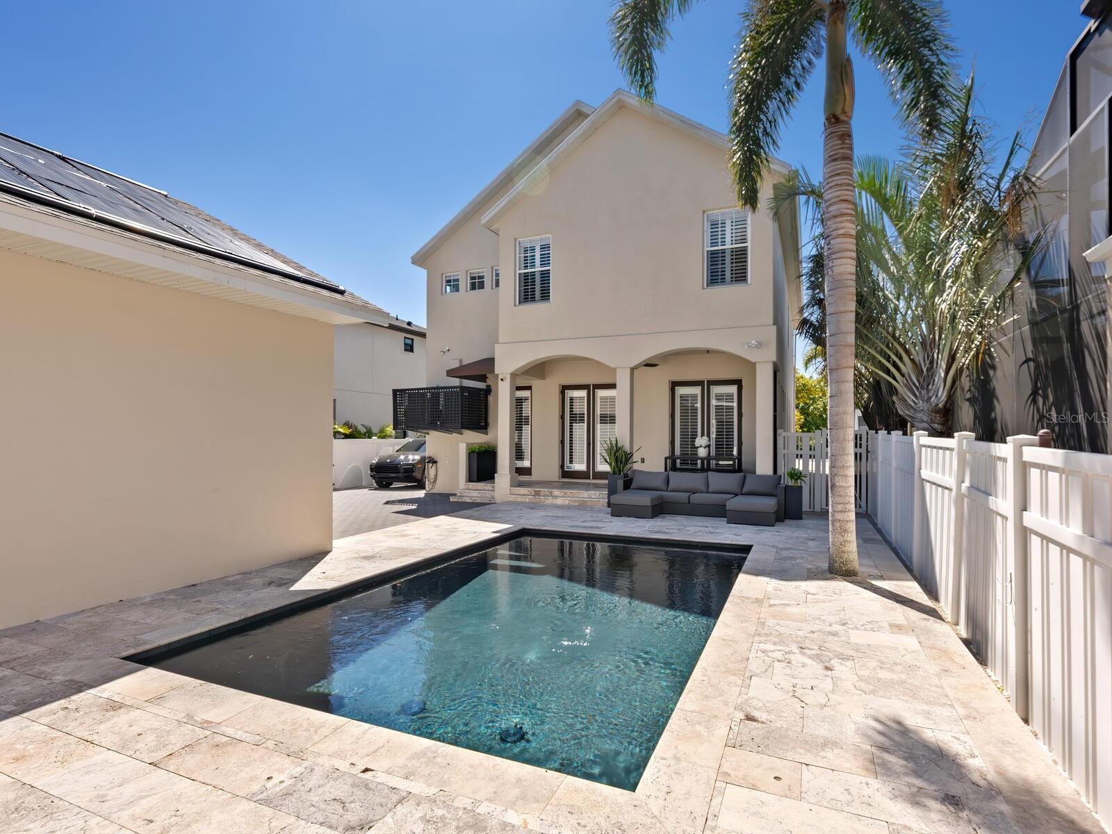 LA LINDA TERRACE - Residential