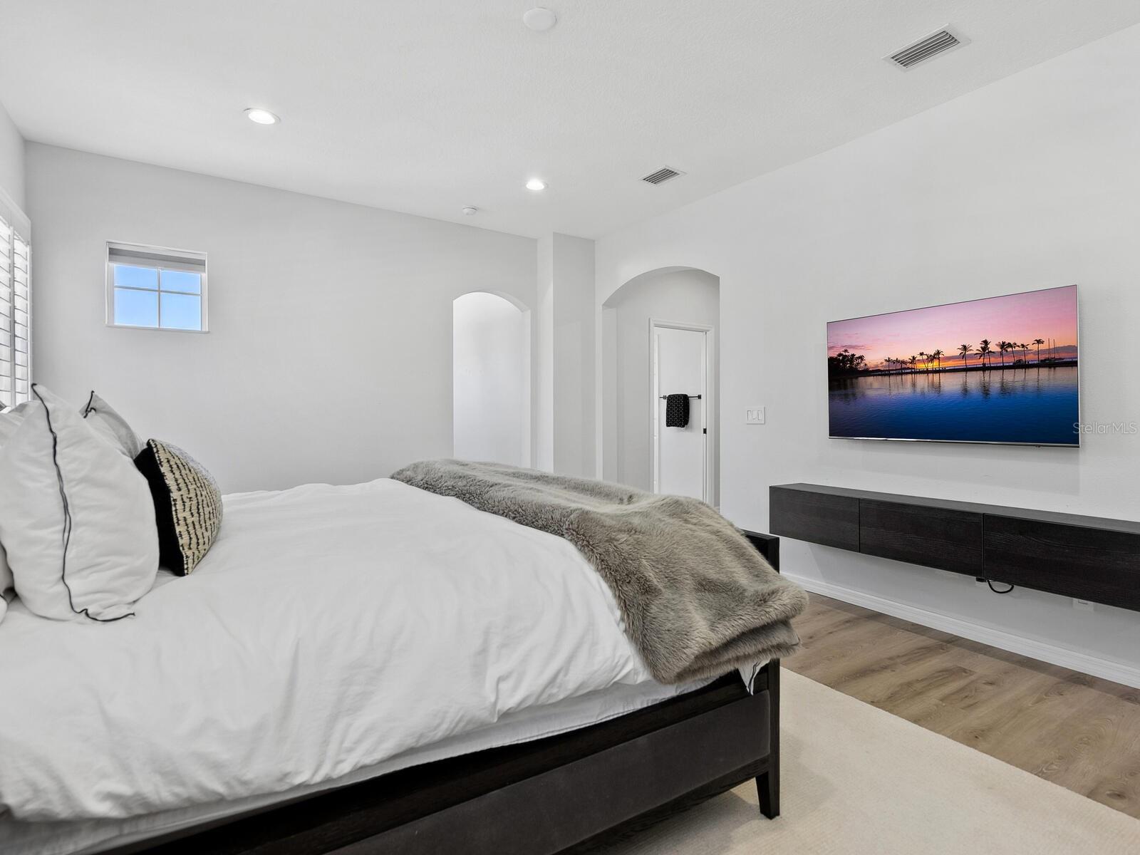 LA LINDA TERRACE - Residential