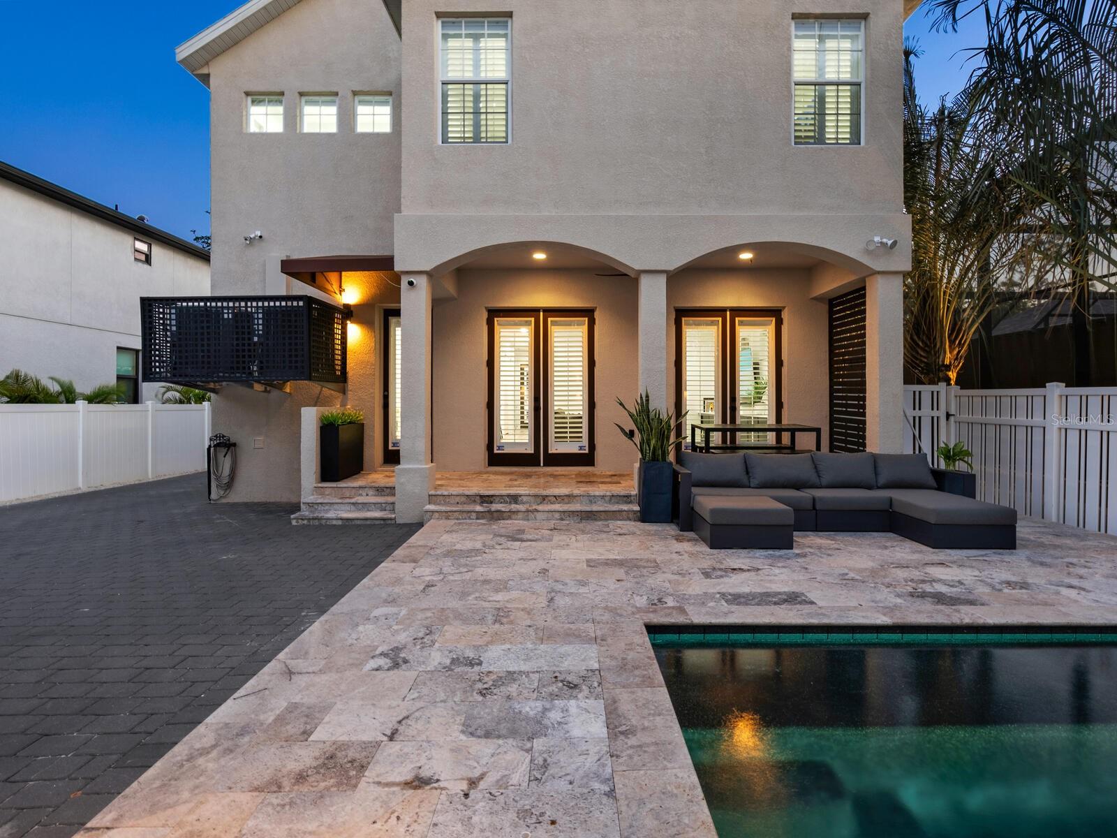 LA LINDA TERRACE - Residential