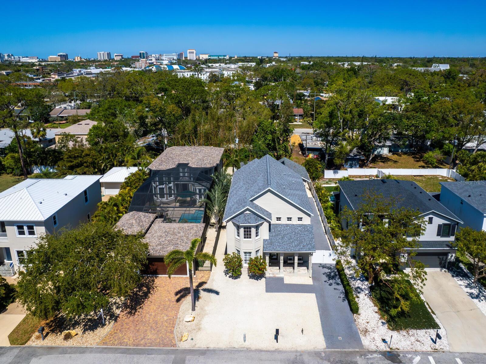 LA LINDA TERRACE - Residential
