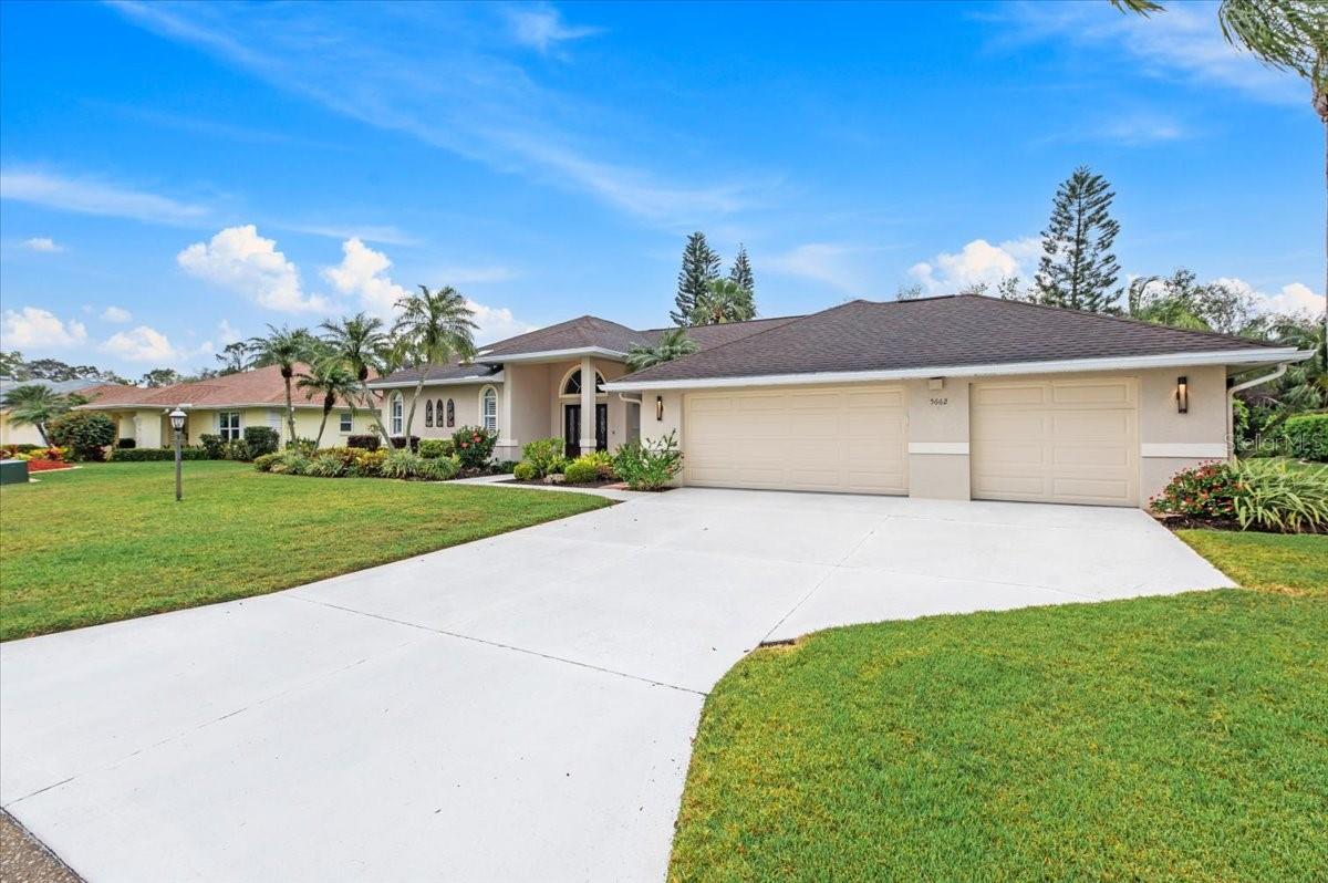 5662 COUNTRY LAKES DRIVE