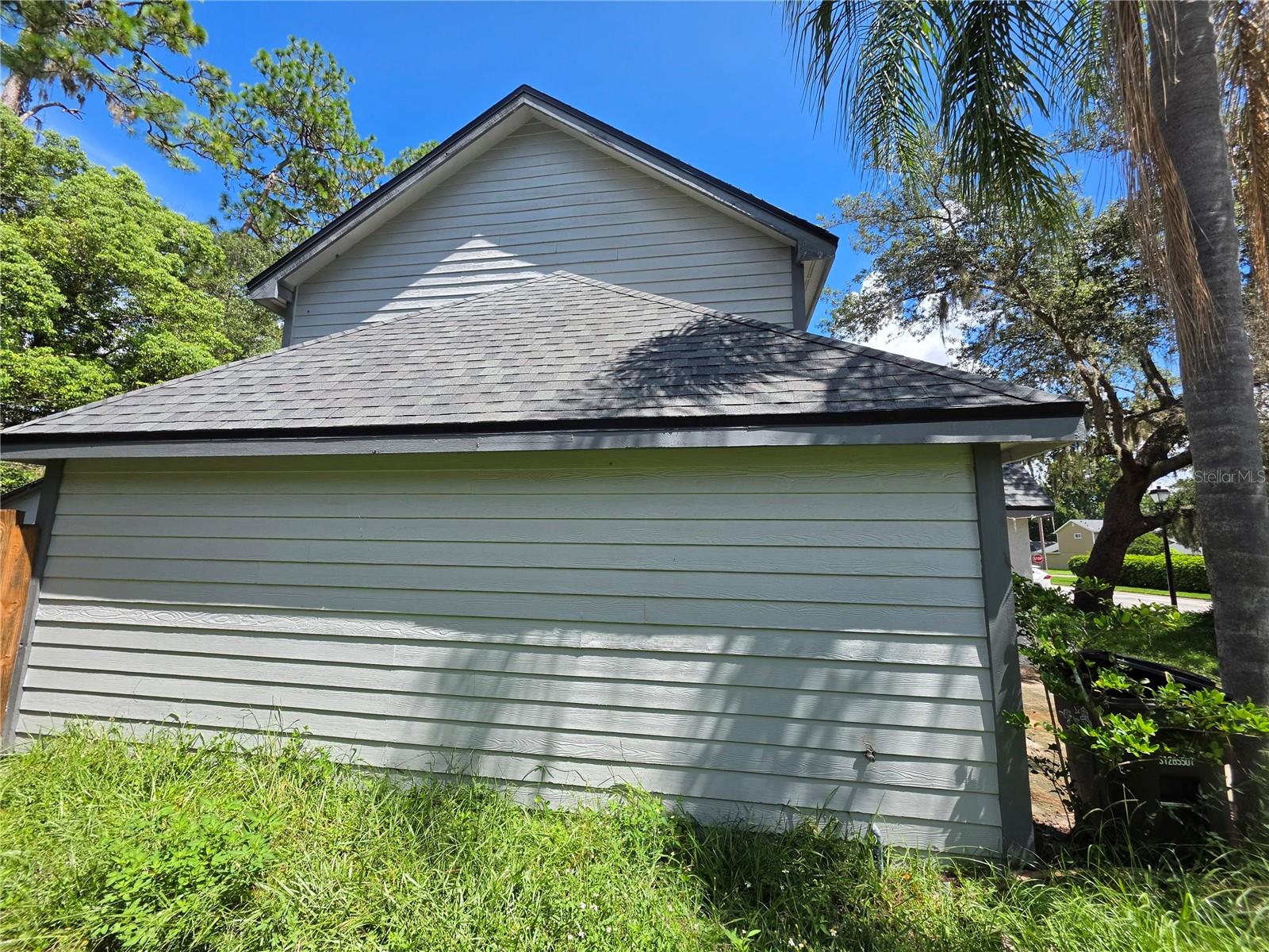 950 WOODROSE COURT