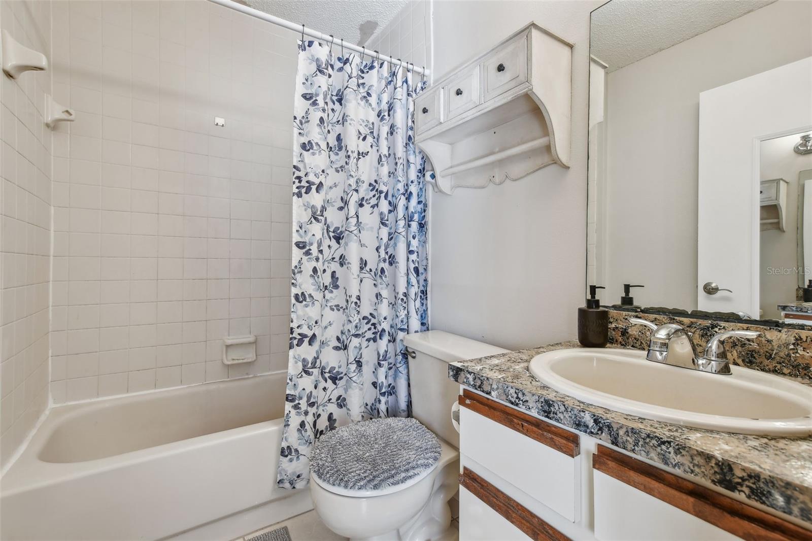 MANDARIN LAKES - Residential