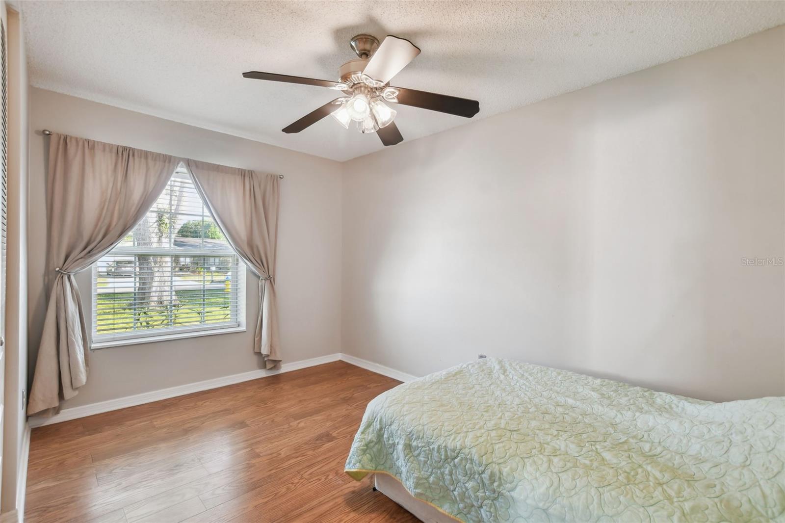 MANDARIN LAKES - Residential