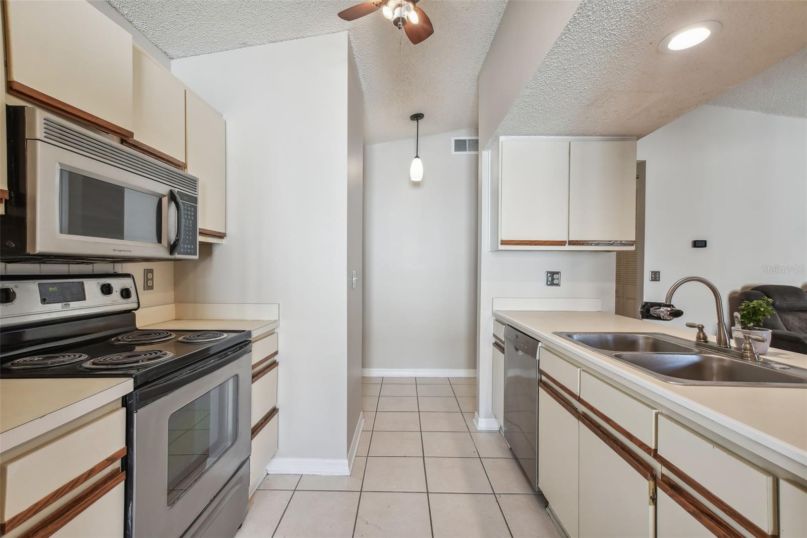 MANDARIN LAKES - Residential