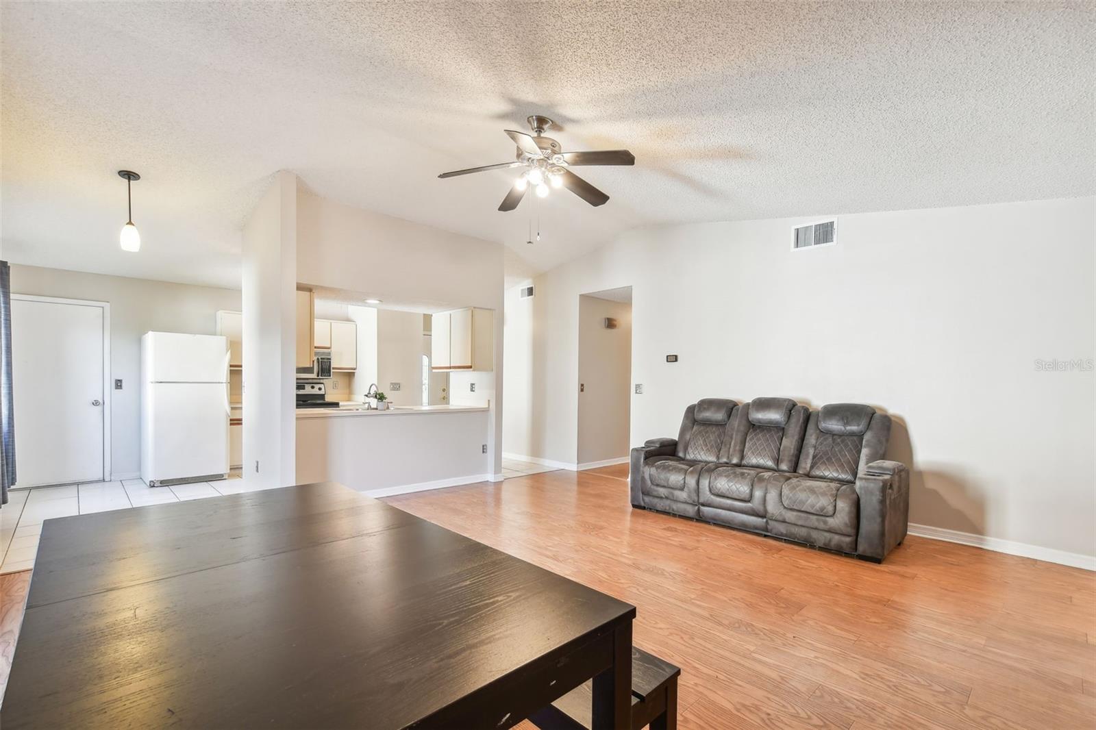 MANDARIN LAKES - Residential