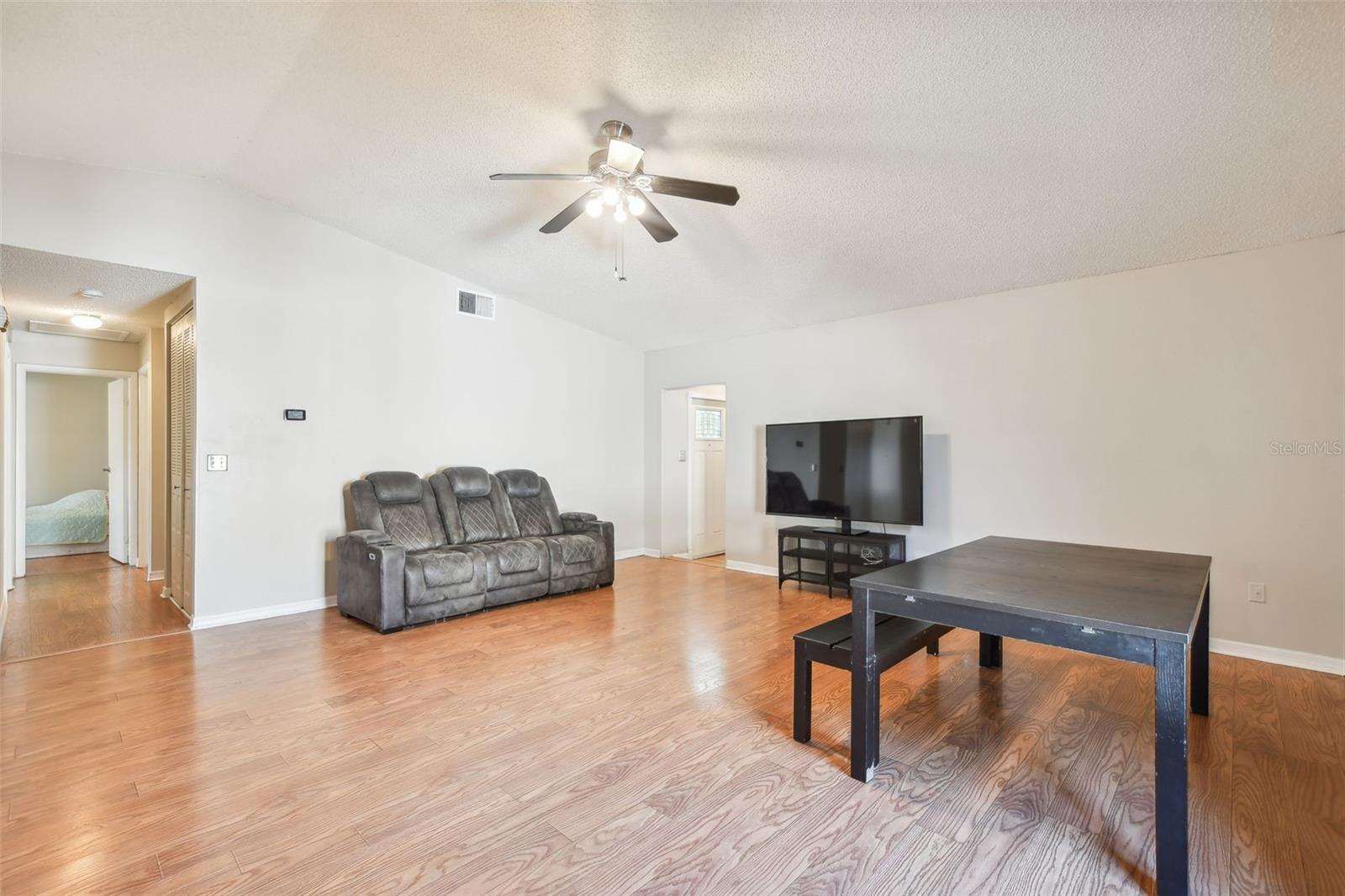 MANDARIN LAKES - Residential