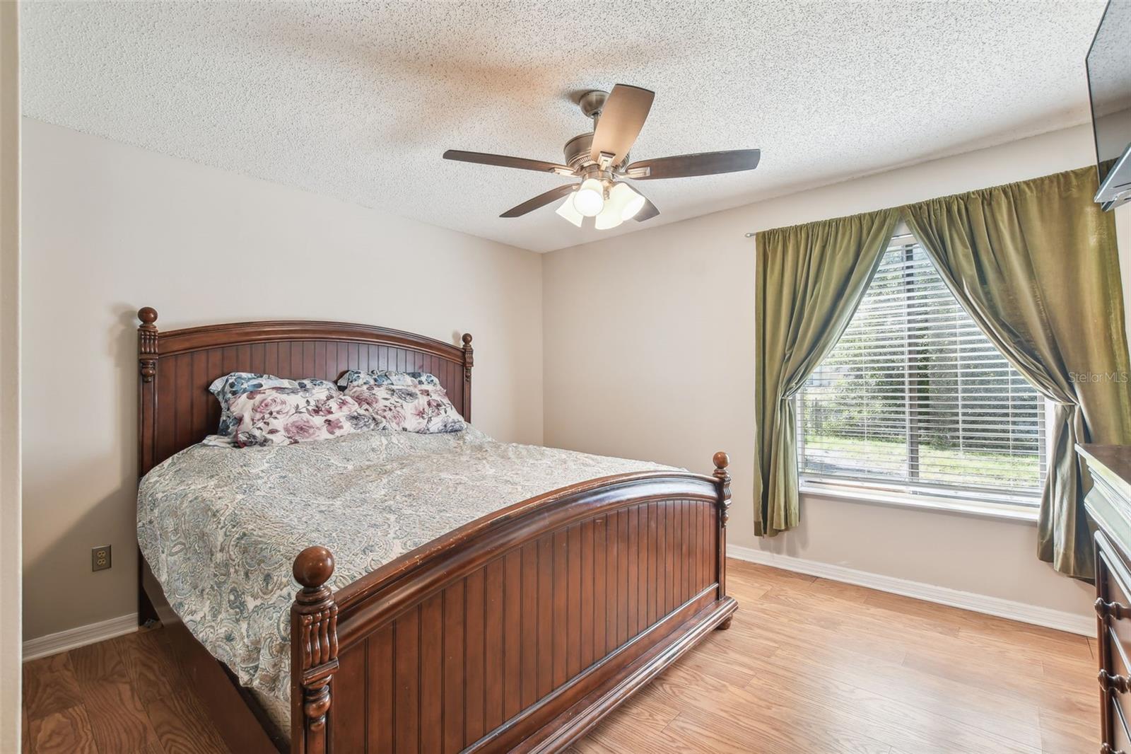 MANDARIN LAKES - Residential