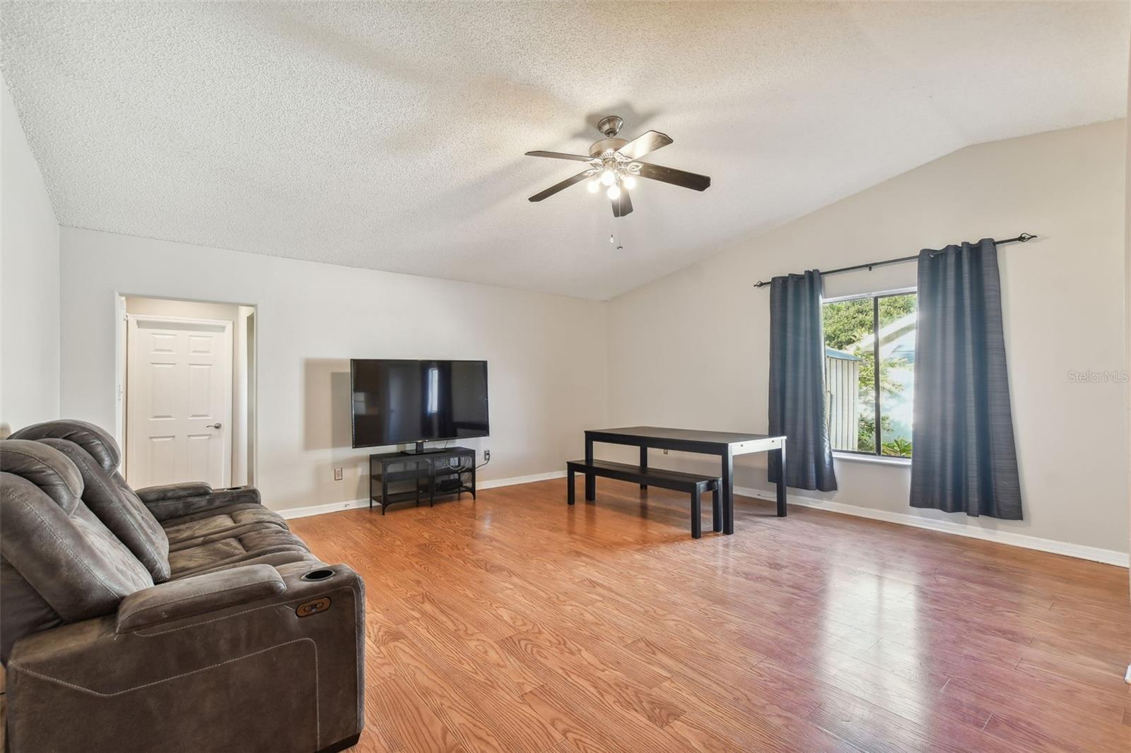 MANDARIN LAKES - Residential