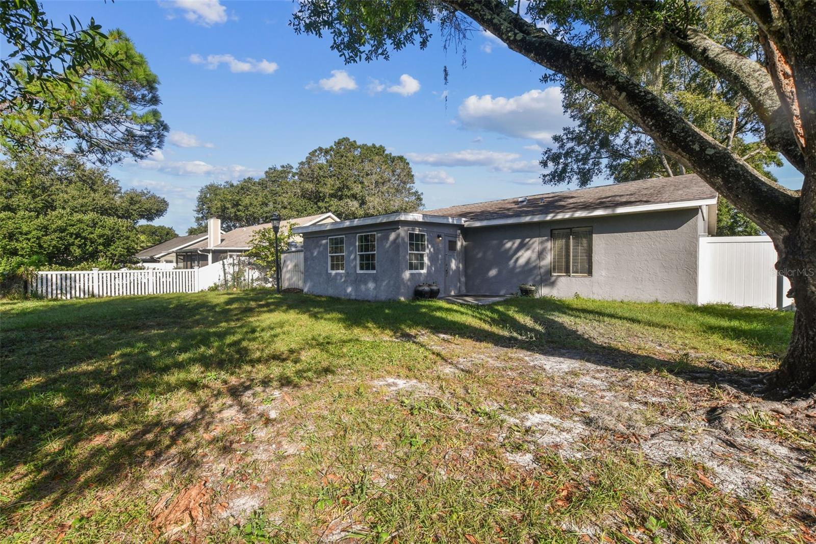 MANDARIN LAKES - Residential