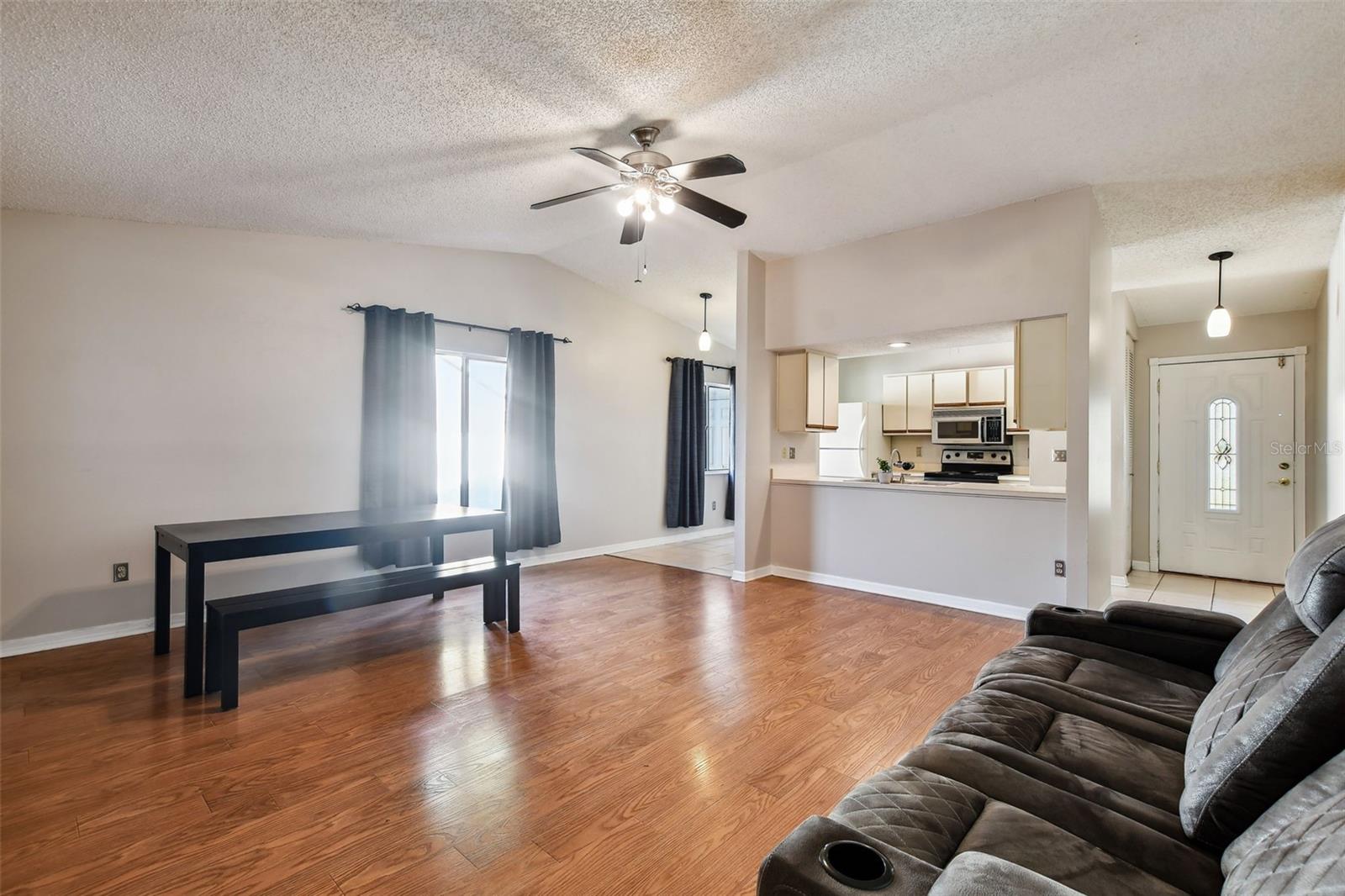 MANDARIN LAKES - Residential