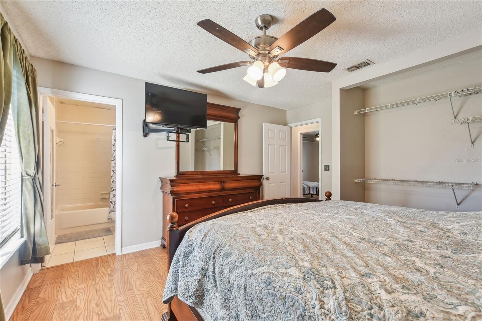 MANDARIN LAKES - Residential