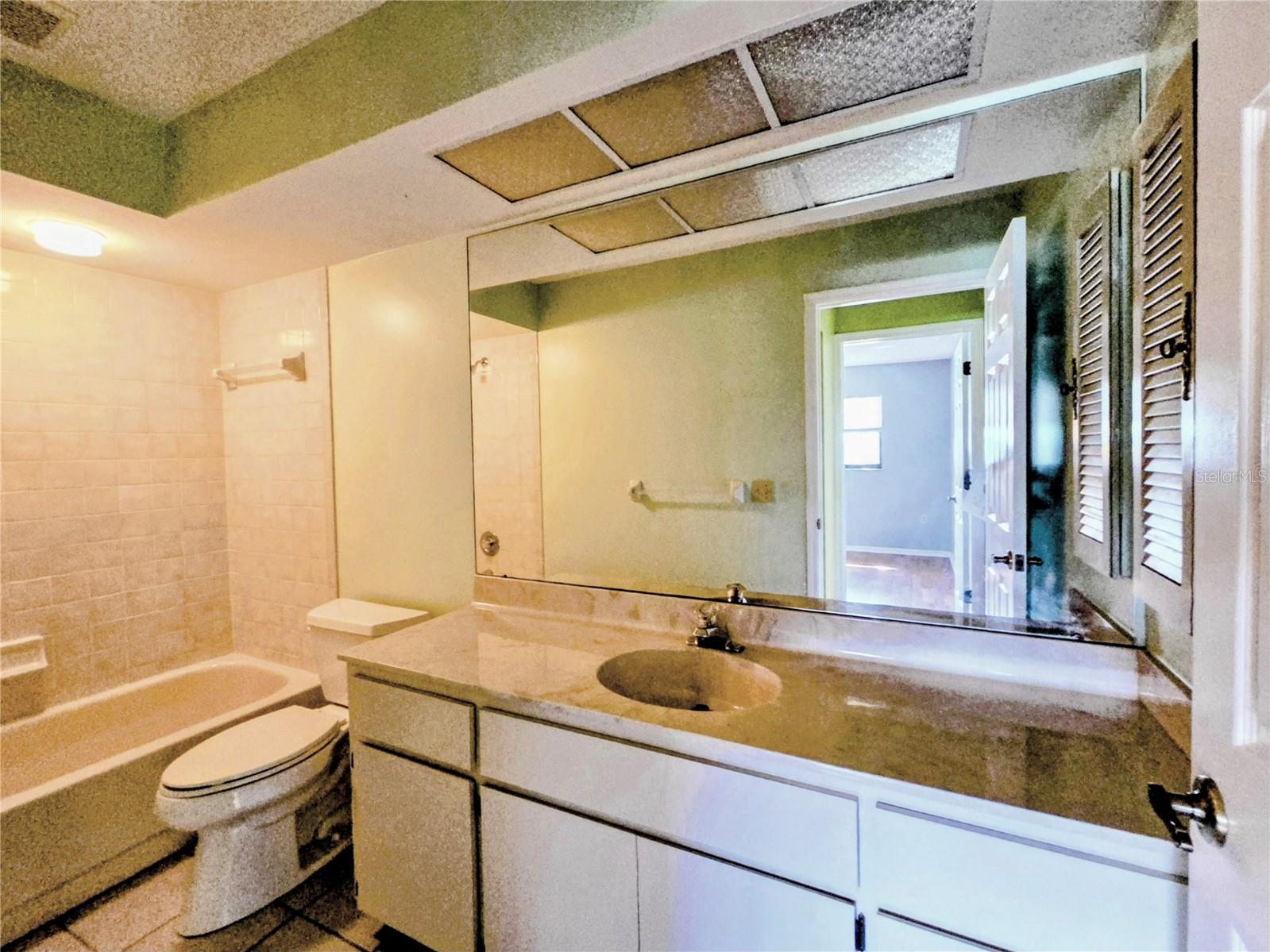 GOLF VIEW VILLAS CONDO 05 - Residential