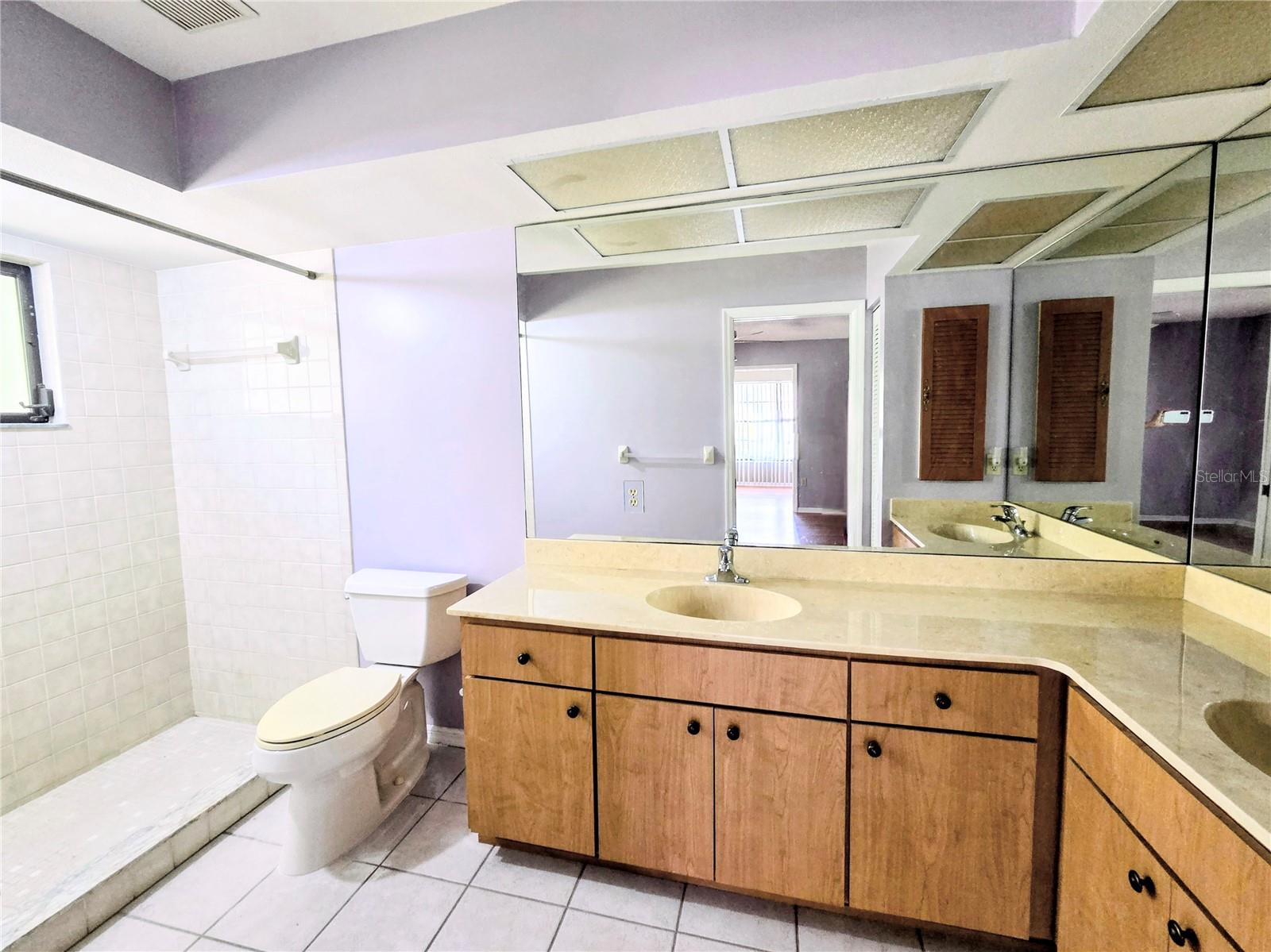 GOLF VIEW VILLAS CONDO 05 - Residential