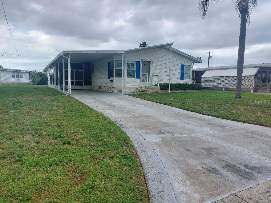 BEAUTIFUL 2BR-2BA IN LAKE TARPON VILLAGE...BEAUTIFULLY MAINTAINED...RAISED CEILINGS....ACTIVE 55+ COMMUNITY...LOW MAINT..$110 MONTHLY...CLUBHOUSE W/HEATED POOL...REC AREA...ACCESS TO LAKE TARPON..