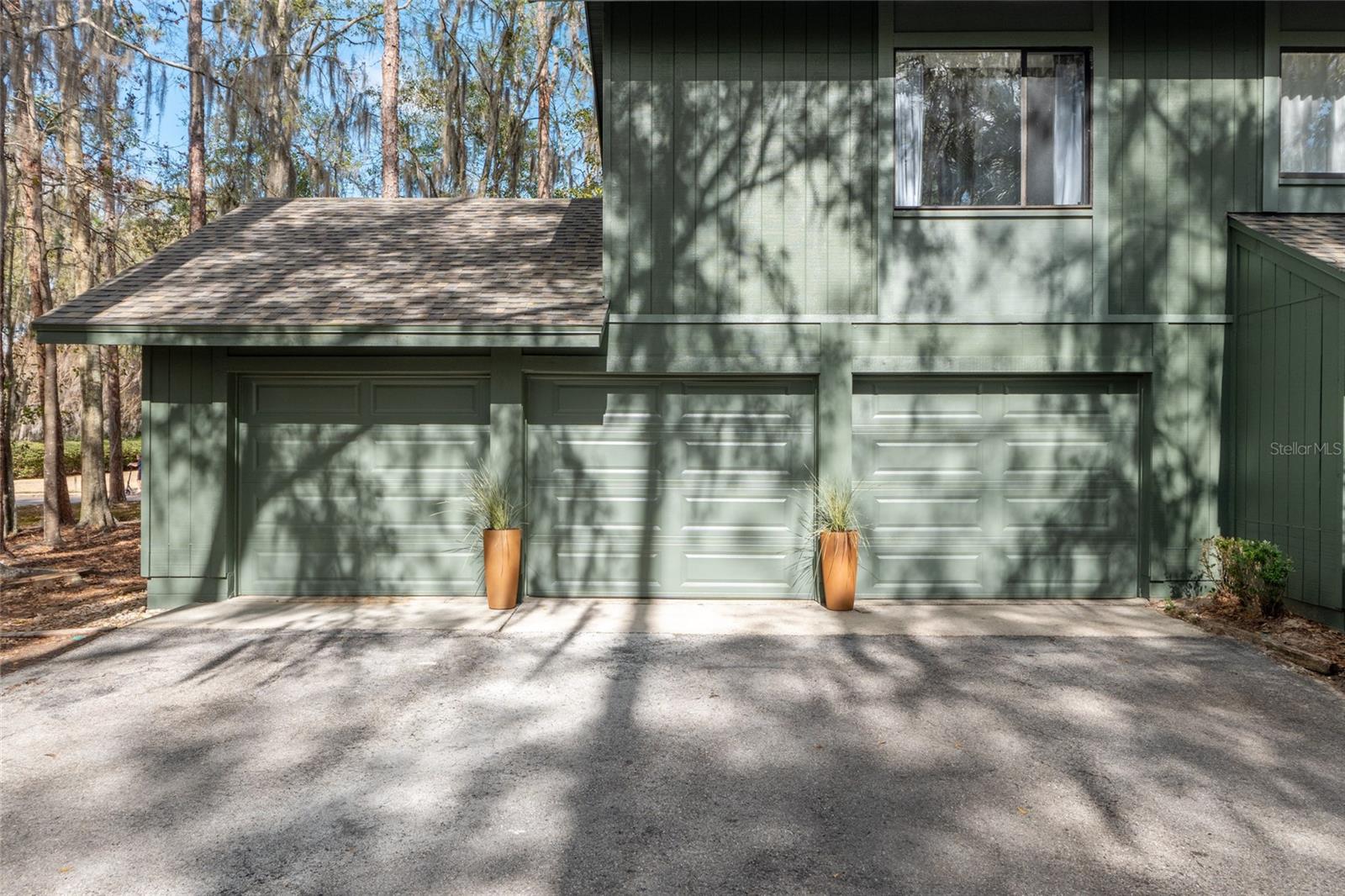 COUNTRY CLUB MANOR - Residential