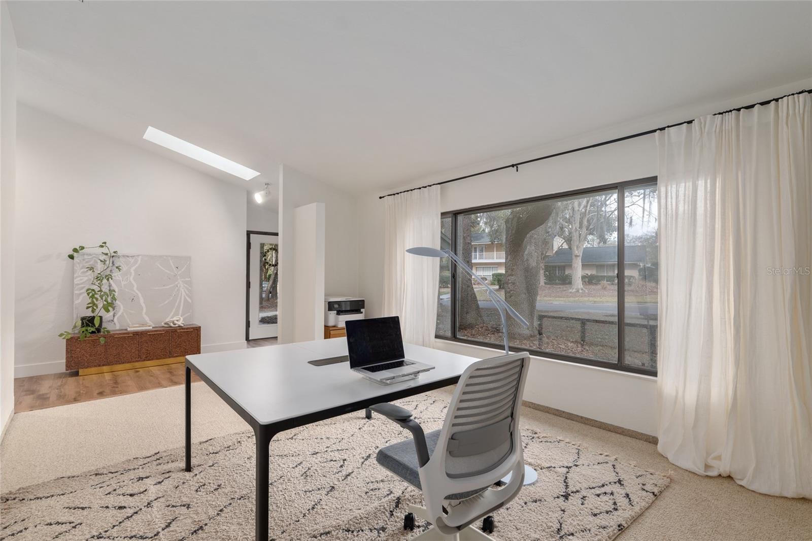 COUNTRY CLUB MANOR - Residential