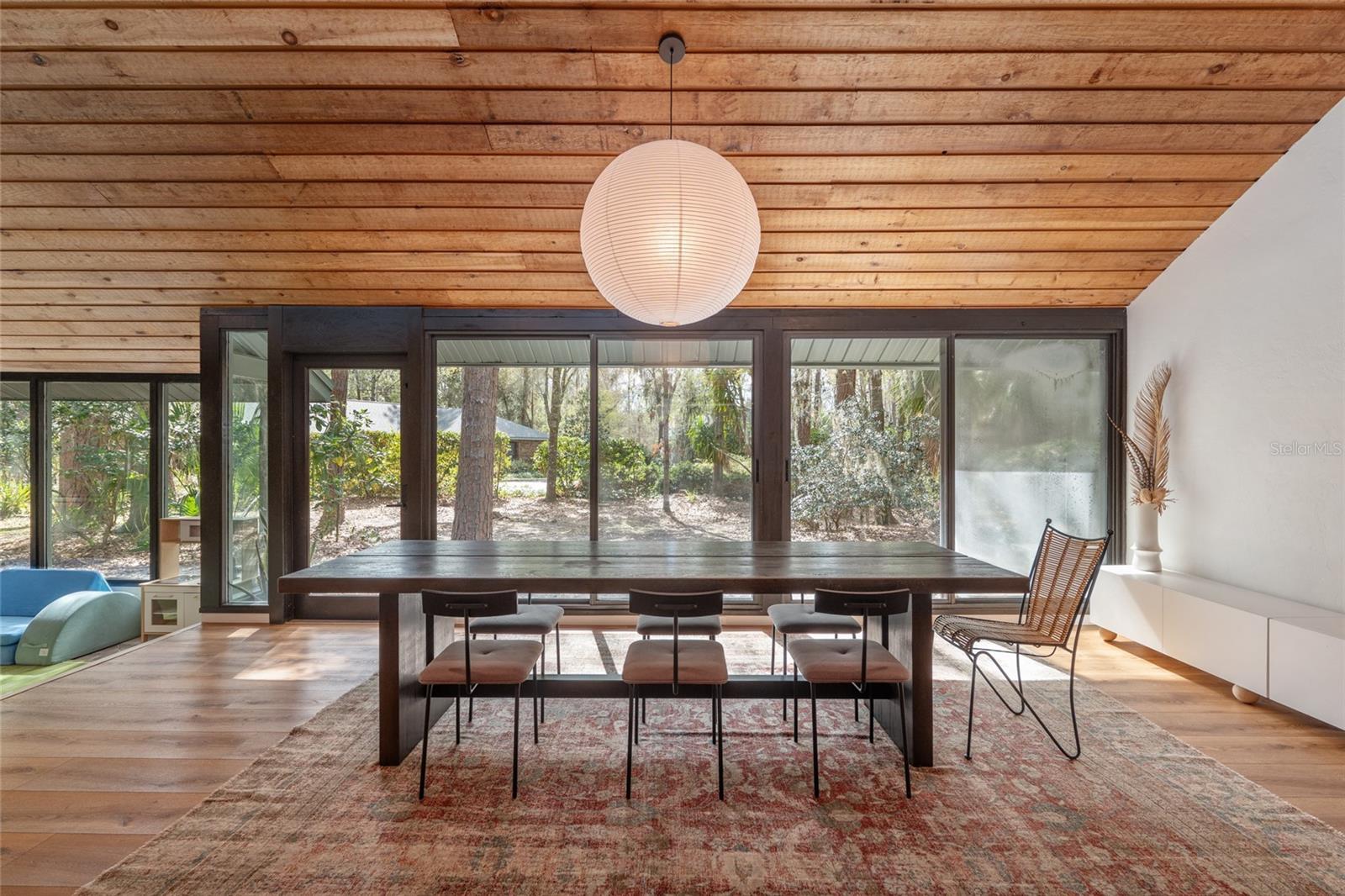 COUNTRY CLUB MANOR - Residential