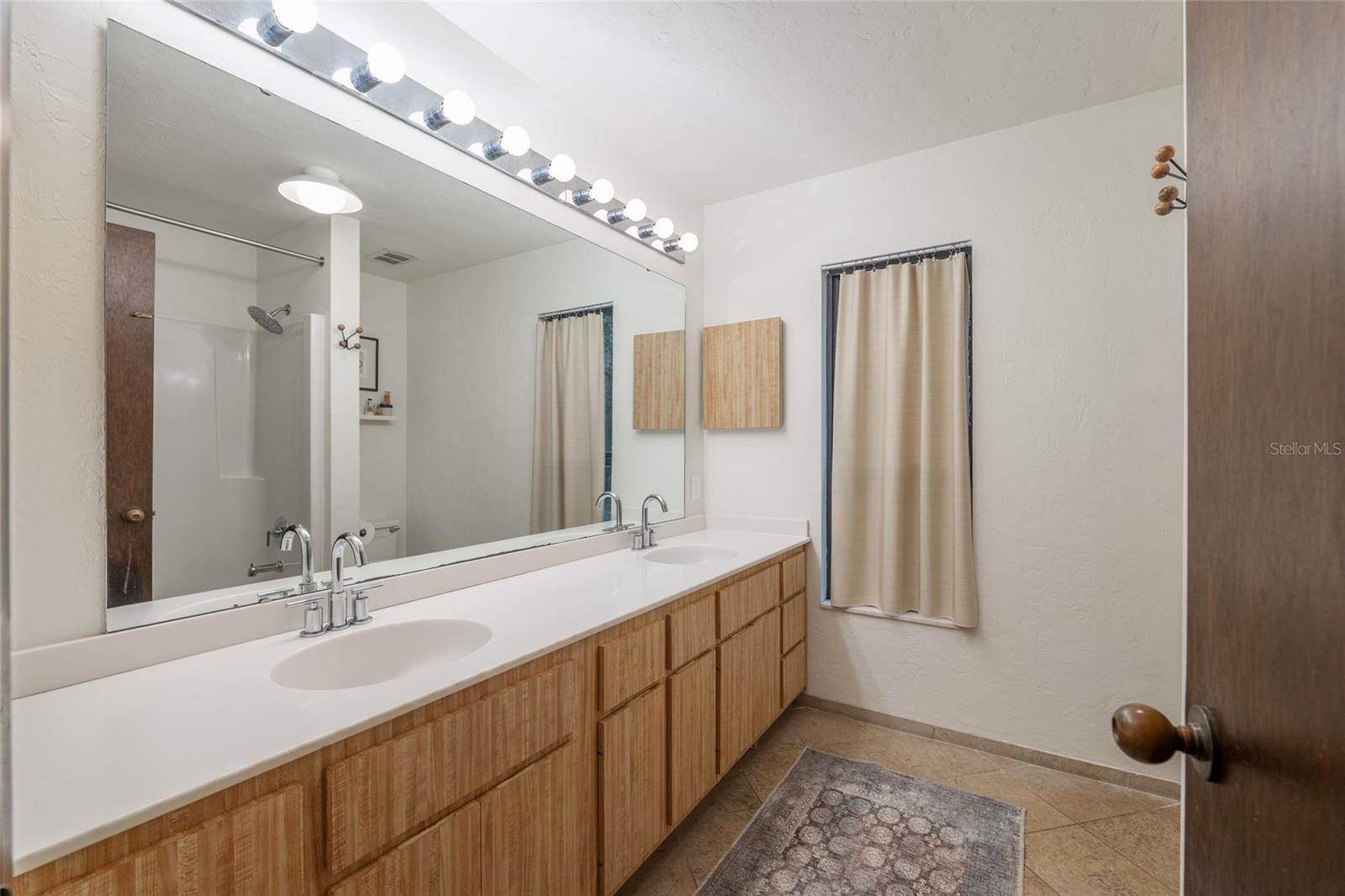 COUNTRY CLUB MANOR - Residential